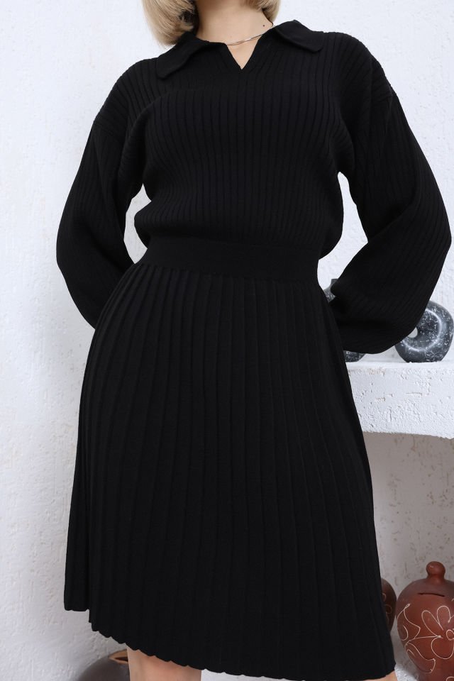 Siyah Polo V Yaka Pileli Etekli Triko Elbise