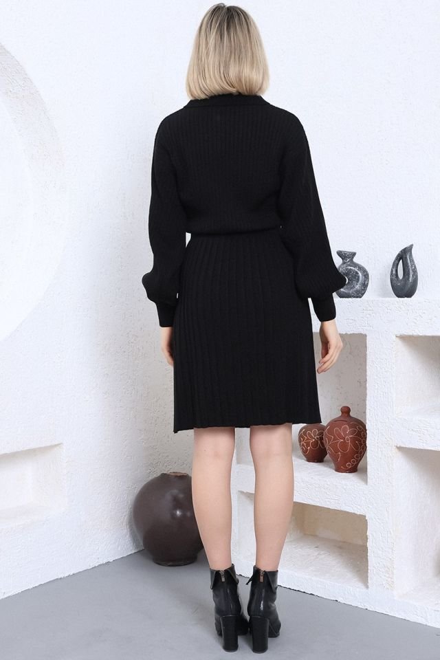 Siyah Polo V Yaka Pileli Etekli Triko Elbise