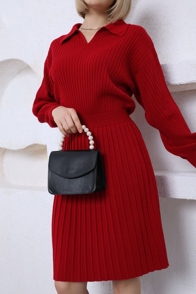 Kırmızı Polo V Yaka Pileli Etekli Triko Elbise