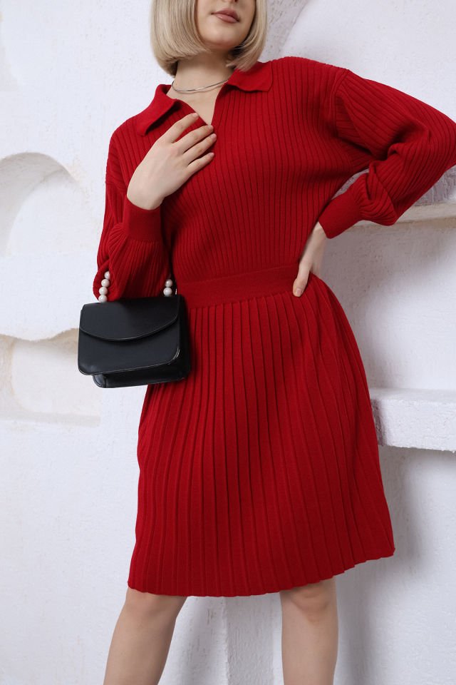 Kırmızı Polo V Yaka Pileli Etekli Triko Elbise