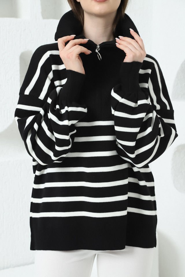 Kadın Siyah Ekru Çizgili Desen Tam Balıkçı Yaka Fermuarlı Oversize Triko Kazak