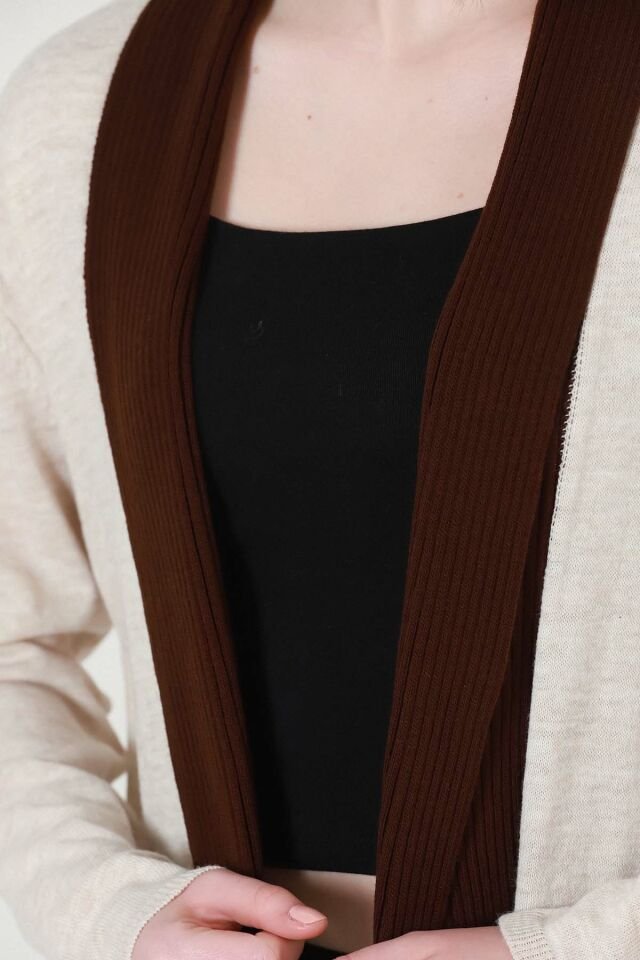 Kadın Bej Kahverengi İki Renk Desenli Kısa Triko Hırka