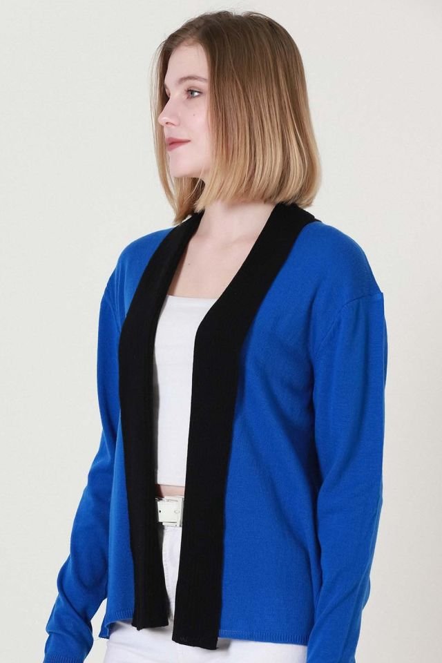 Kadın Saks Siyah İki Renk Desenli Kısa Triko Hırka