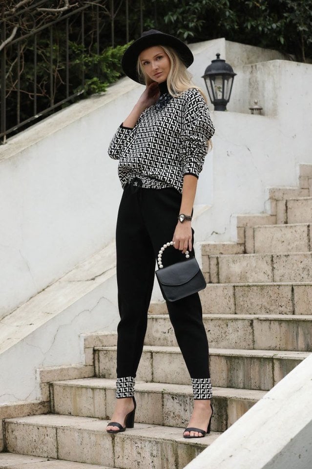 Paça Detaylı L Desenli Yarım Balıkçı Kadın Triko Takım Siyah