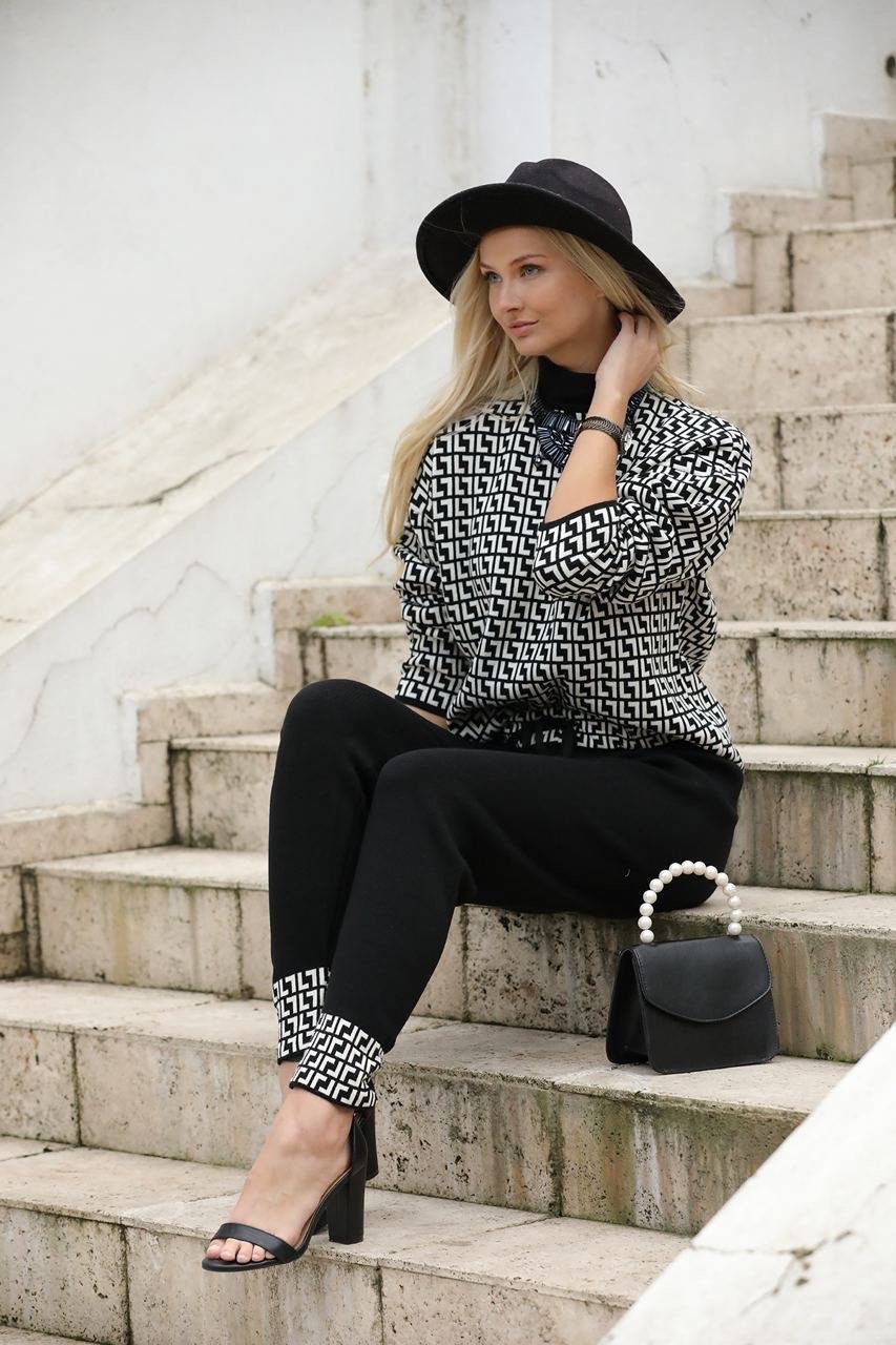 Paça Detaylı L Desenli Yarım Balıkçı Kadın Triko Takım Siyah