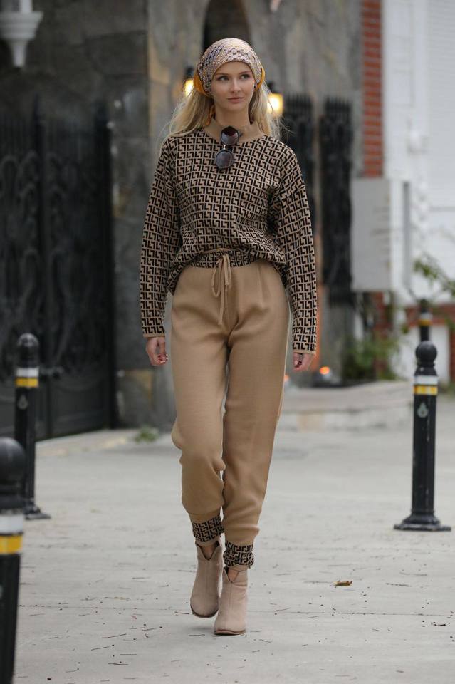 Paça Detaylı L Desenli Yarım Balıkçı Kadın Triko Takım Kamel