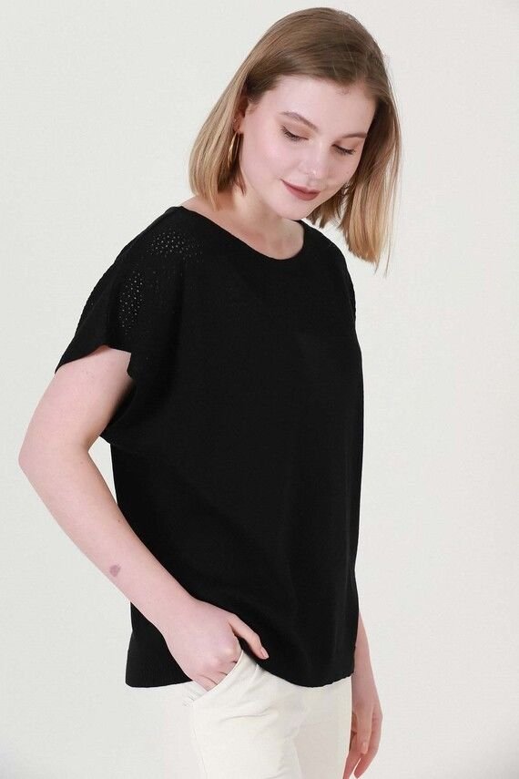 Kadın Siyah Göğüs Ajurlu Yazlık İnce Triko Bluz