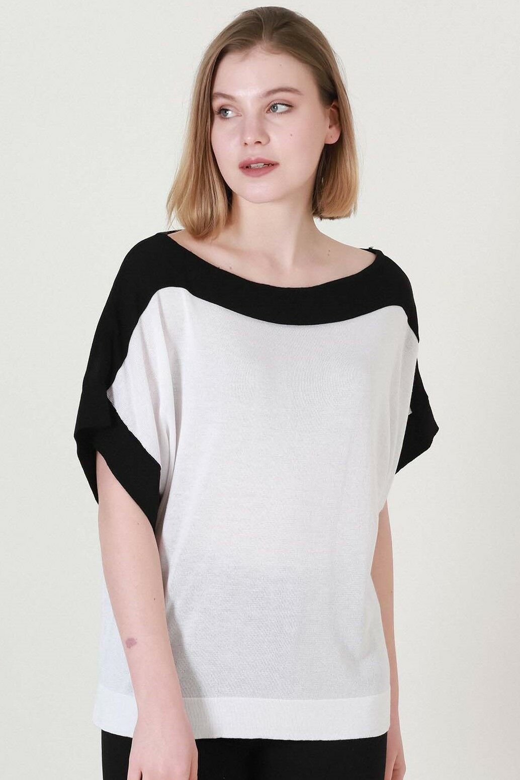 Kadın Ekru Siyah Kuşaklı Yazlık İnce Triko Bluz
