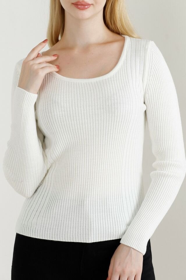 Kadın Ekru Kare Yaka Triko Kazak