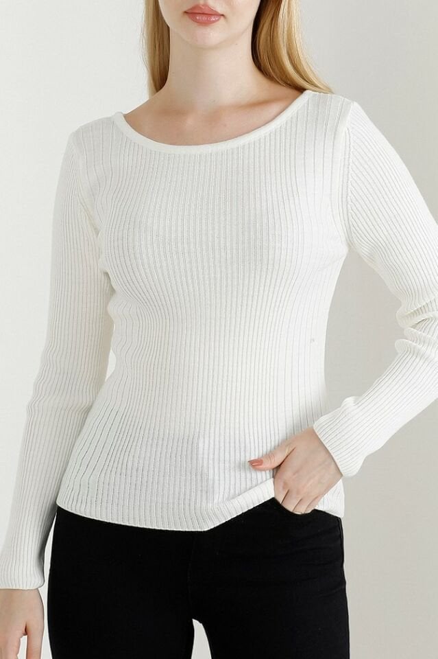 Kadın Ekru Kayık Yaka Triko Kazak