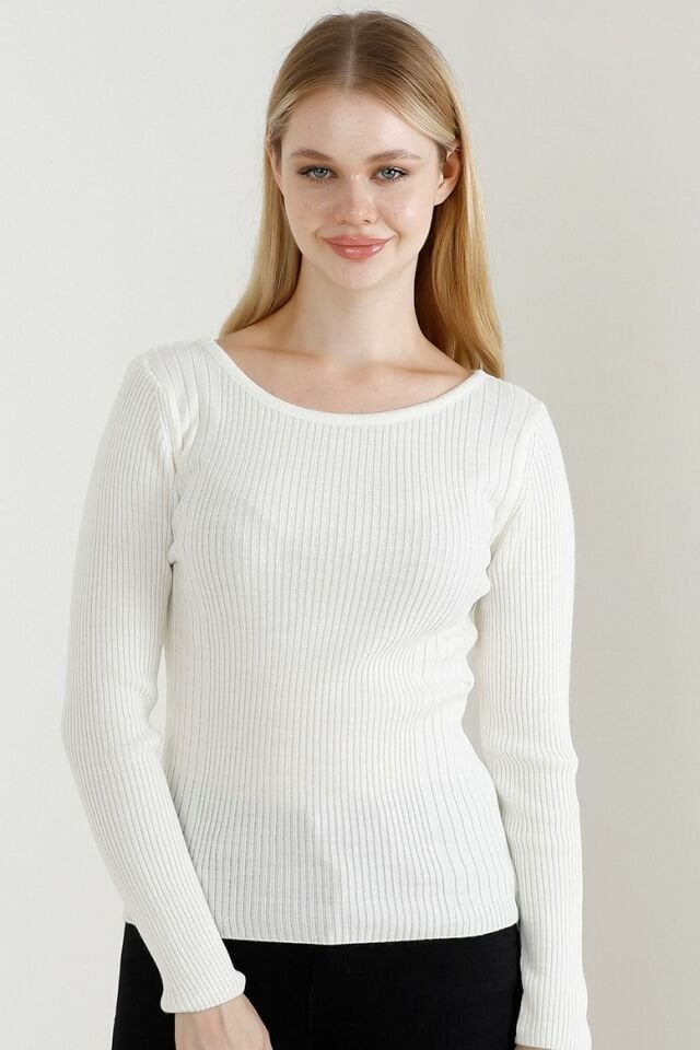 Kadın Ekru Kayık Yaka Triko Kazak