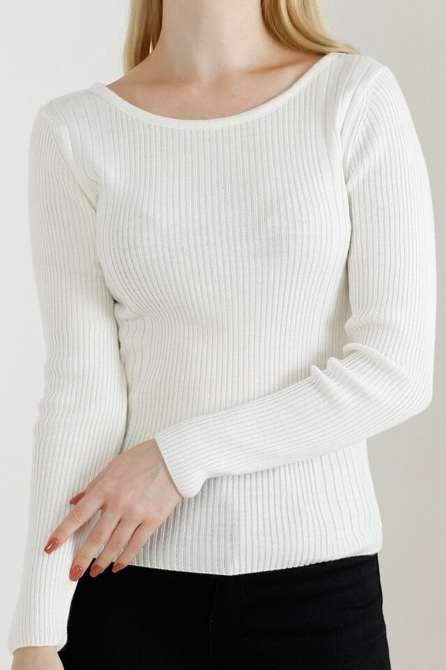 Kadın Ekru Kayık Yaka Triko Kazak