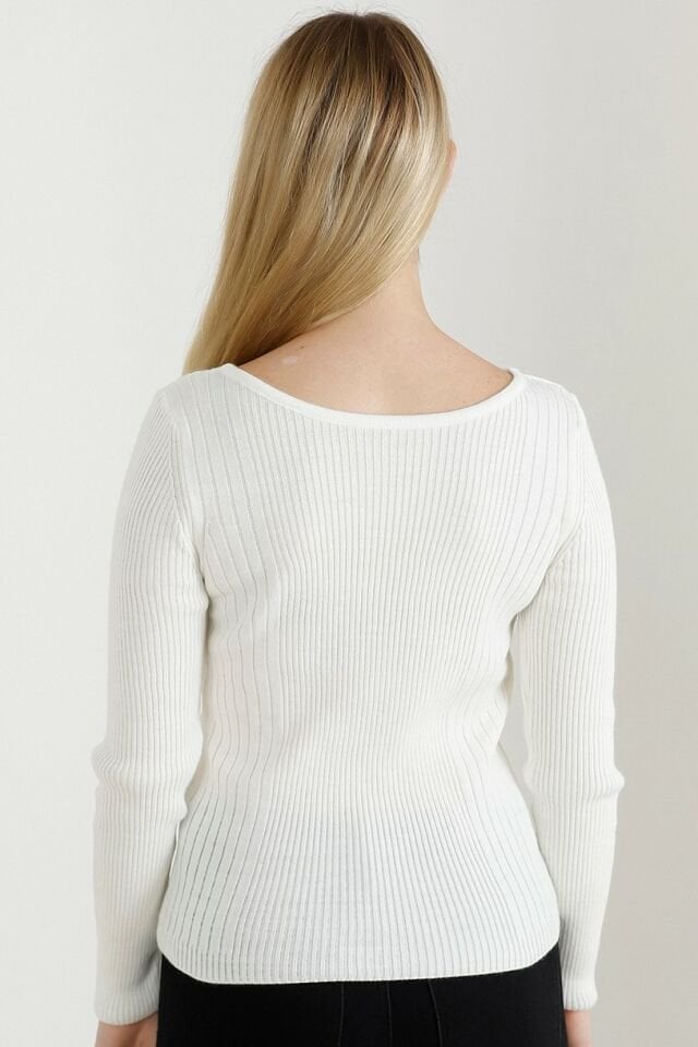 Kadın Ekru Kayık Yaka Triko Kazak