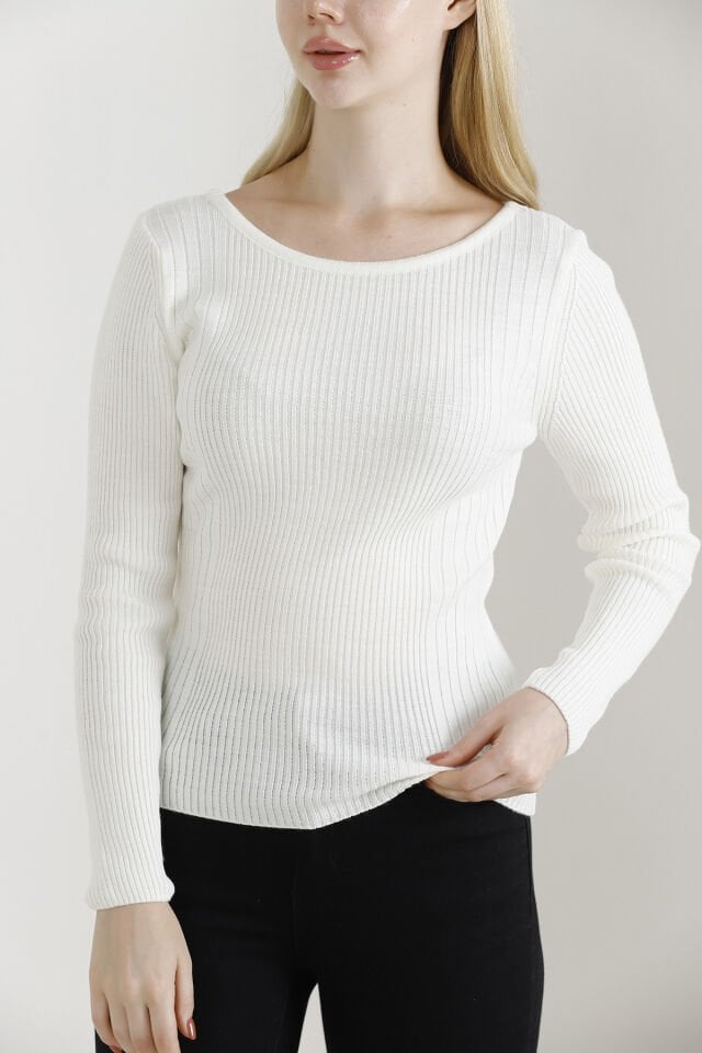 Kadın Ekru Kayık Yaka Triko Kazak