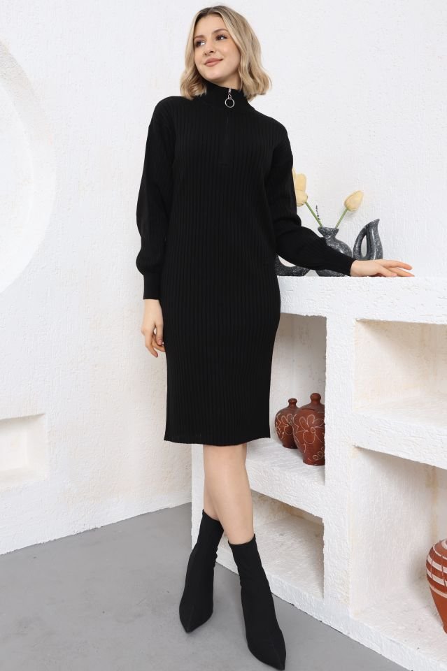 Siyah Fermuarlı Yarım Balıkçı Uzun Triko Elbise