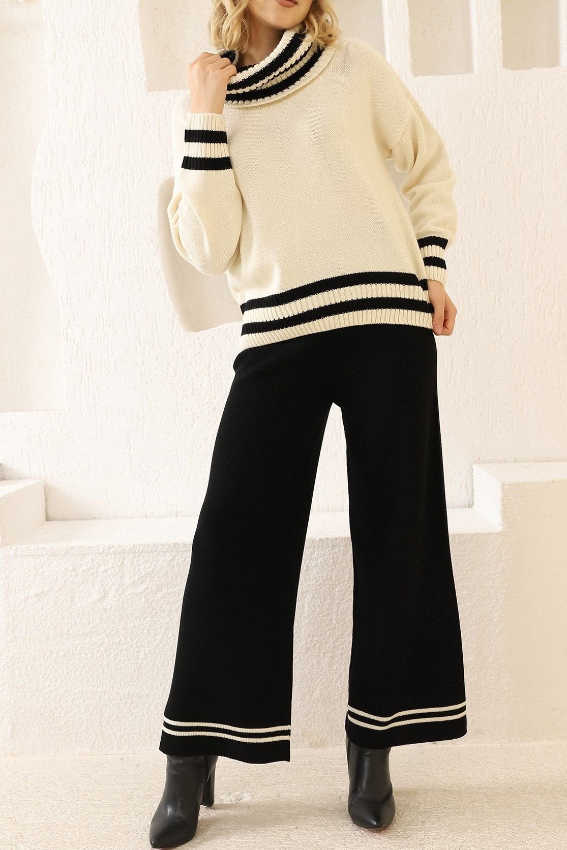 Kadın Krem Siyah Çizgili Degaje Yaka Oversize Kazak Pantolon İkili Takım