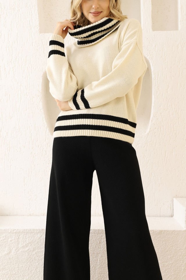 Kadın Krem Siyah Çizgili Degaje Yaka Oversize Kazak Pantolon İkili Takım
