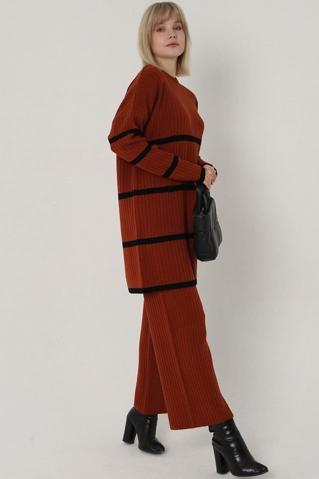 Kadın Kiremit Siyah Çizgili Yuvarlak Yaka Fitilli Rahat Kalıp Triko Takım