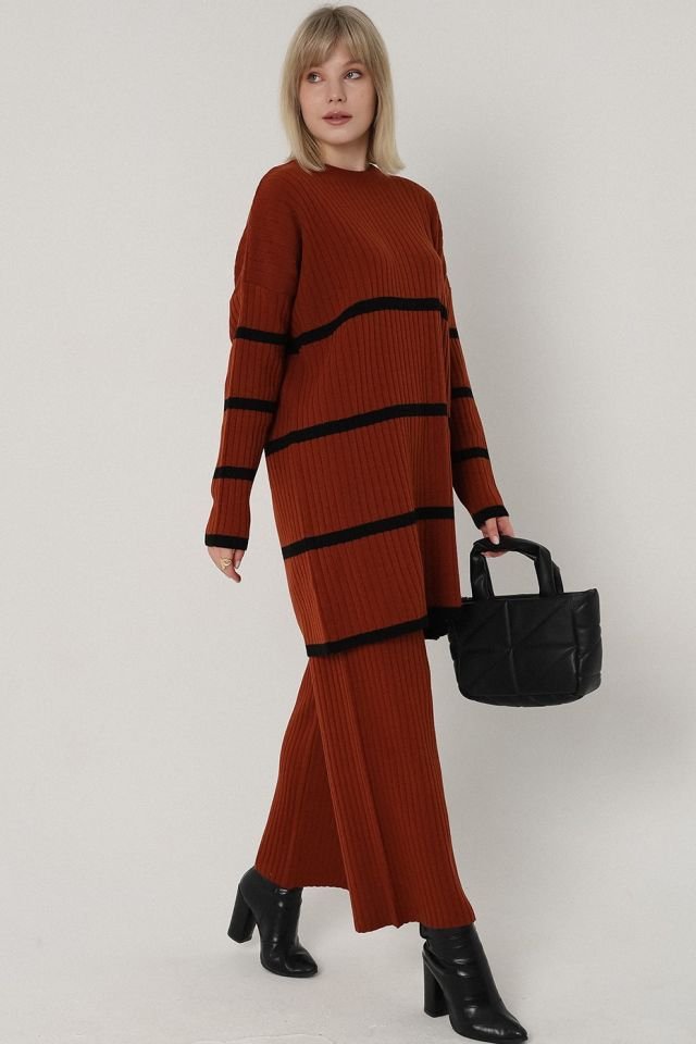 Kadın Kiremit Siyah Çizgili Yuvarlak Yaka Fitilli Rahat Kalıp Triko Takım