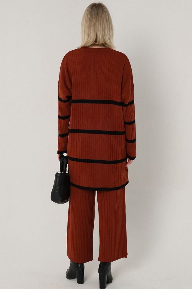 Kadın Kiremit Siyah Çizgili Yuvarlak Yaka Fitilli Rahat Kalıp Triko Takım