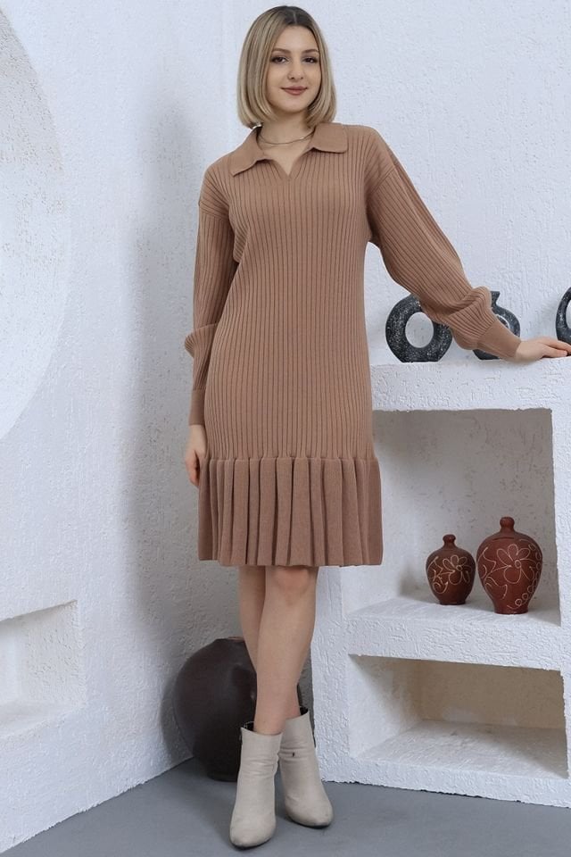 Kamel Polo Yaka Fırfırlı Triko Elbise