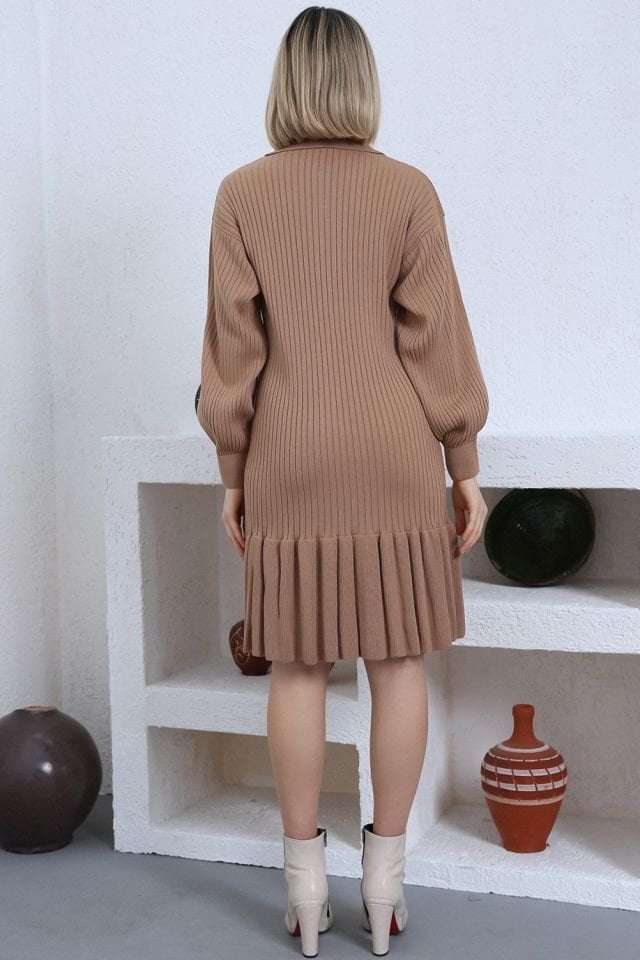 Kamel Polo Yaka Fırfırlı Triko Elbise